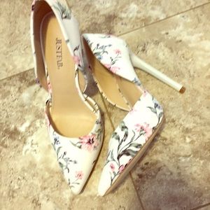 Floral heels size 8